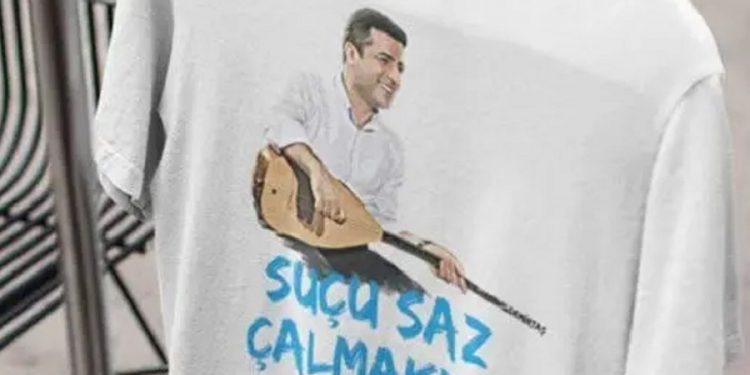 Selahattin Demirtaş tişörtü giyen çocuk ve hamile annesi gözaltına alındı
