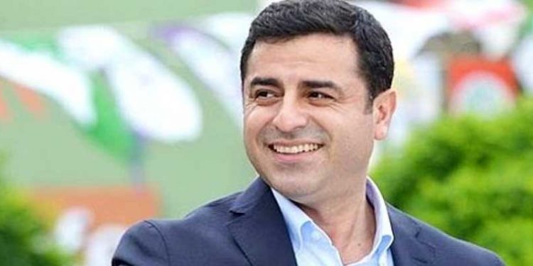 Selahattin Demirtaş'tan Erdoğan eleştirisi: "HDP dahil tek bir muhalefet lideriyle görüşmüyor, ilkeli insanın hali bir başka oluyor"