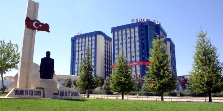 Selçuk Üniversitesi, hekimlik andını değiştirdi