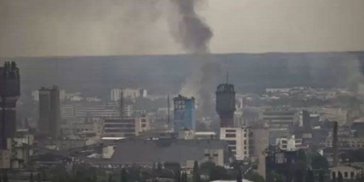 Severodonetsk'in çevresindeki tüm köprüleri yıkan Ruslar kilit kenti 'almaya yakın'