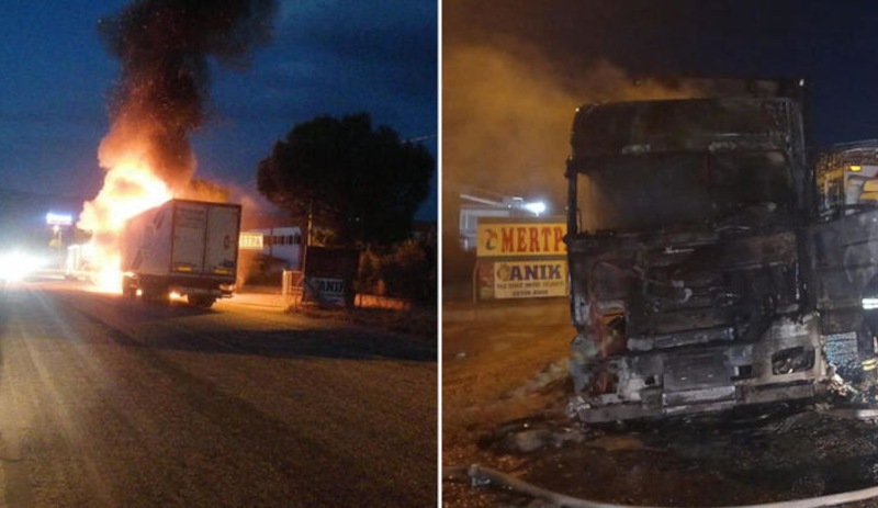 Seyir halindeki TIR alev aldı, sürücü canını son anda kurtardı