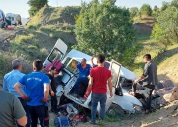 Siirt’te işçi servisi uçuruma yuvarlandı: 4 ölü, 6 yaralı
