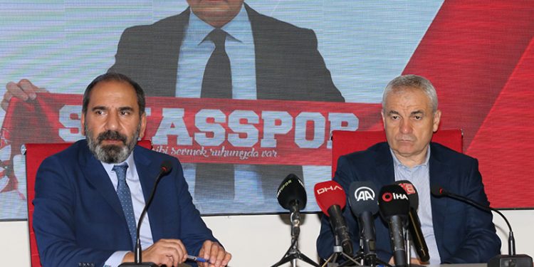 Sivasspor'da Rıza Çalımbay imzayı attı