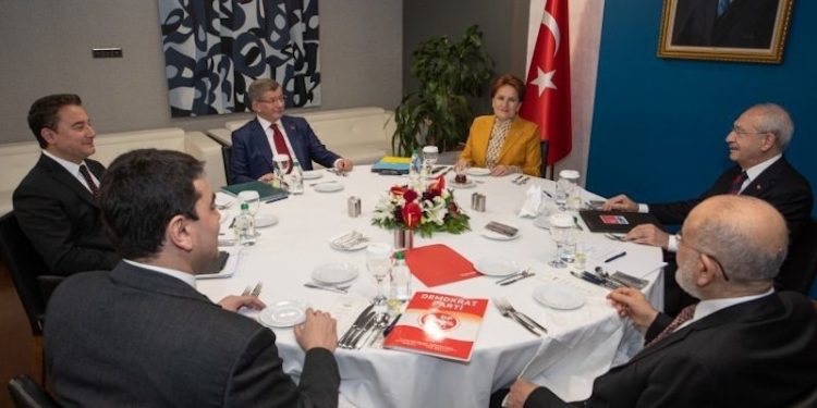 Siyaset bilimciler, altı partinin bildirisini yorumladı: Seçime hazırlanıyorlar