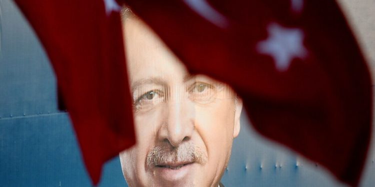 Son seçim anketi: AKP’nin oyları son bir ayda yüzde 4 düştü