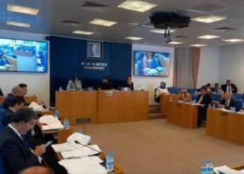 Sosyal medyaya sansür düzenlemesi komisyondan geçti