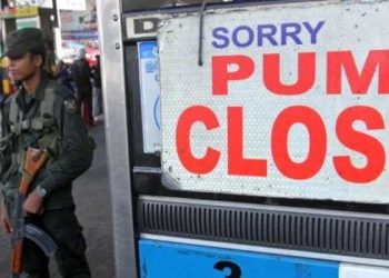 Sri Lanka'da özel araçlara 2 hafta süreyle benzin ve mazot satışı yasaklandı