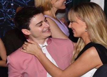 Stranger Things yıldızları Brown ve Schnapp: 40'ımıza bastığımızda bekar olursak evleneceğiz