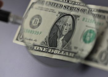 Sözcü yazarı Muratoğlu’ndan ekonomi yönetimine: Yoksa doların fırlaması mı durdurulmaya çalışılıyor?