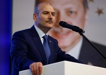 Süleyman Soylu 'baronlar ve baroniçeler' yakalandı diyerek duyurdu