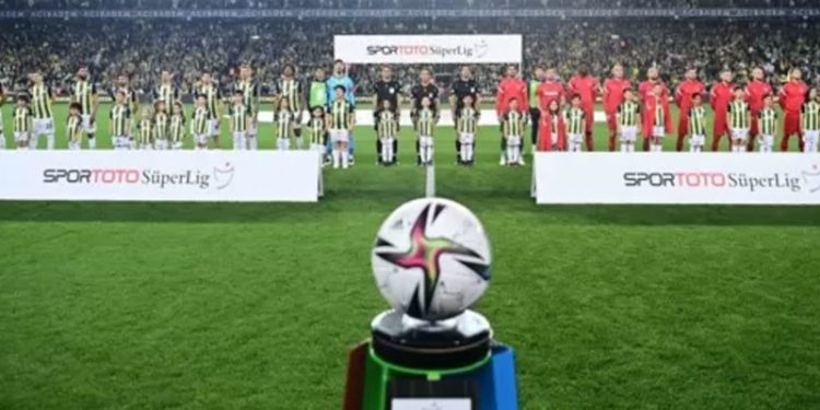 Süper Lig'de 19 takımın 8'i İstanbul'dan: Türk futbolu nasıl etkilenecek?