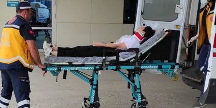 Sınava gireceği okulda merdivenden düşen öğrenci yaralandı