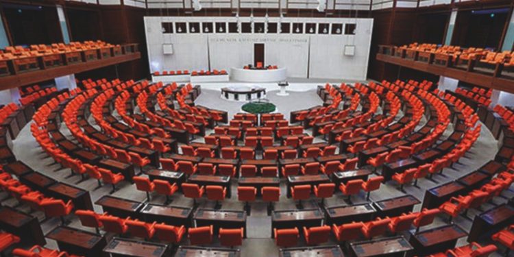 TBMM tatile giriyor: Dezenformasyon ve 3600 ek gösterge düzenlemesi ekime kaldı