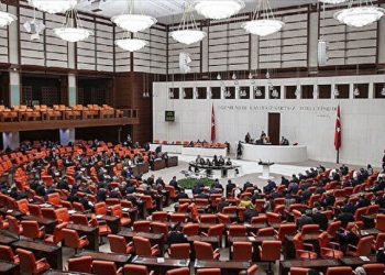 TBMM'deki görüşmeleri ertelenen 'sansür yasasına' ilişkin AKP'den açıklama geldi