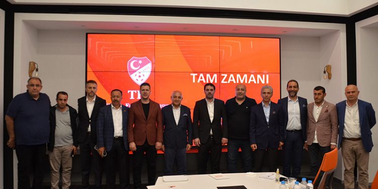 TFF başkan adayı Büyükekşi, 2. ve 3. Lig Kulüpleri Derneği Yönetim Kurulu ile buluştu