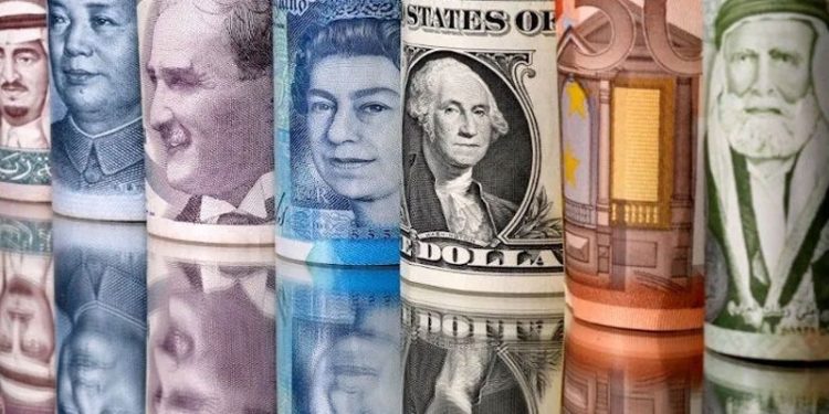 TL, dolar karşısında erimeye devam ediyor