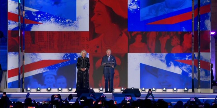 Tahttaki 70'inci yılı konserlerle kutlandı; sağlık sorunları süren Kraliçe Elizabeth katılamadı