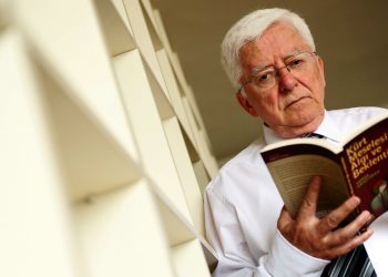 Tarhan Erdem hayatını kaybetti