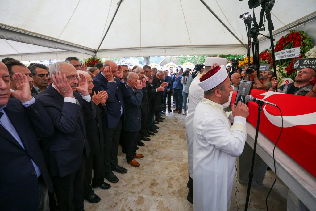 Tarhan Erdem son yolculuğuna uğurlandı