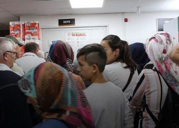 Tarım Kredi Kooperatifi marketinde indirimli şeker kuyruğu
