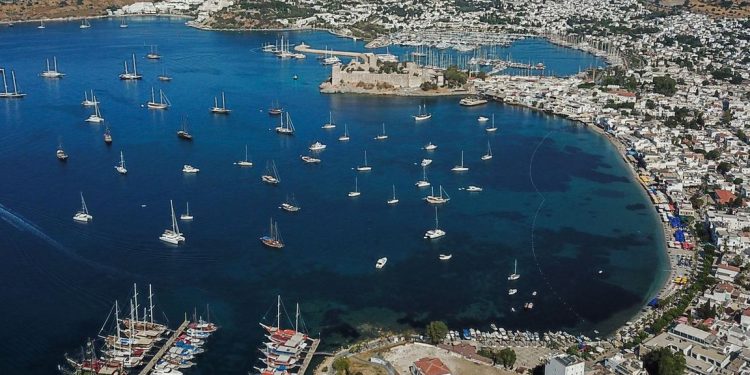 Tatilde yerli turistler konaklamayı kısalttı; yabancı turistler daha uzun kalıyor