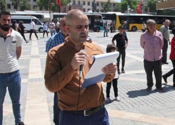 Tek kişilik eylem: ‘Vatandaş artık bir şey alamıyor, aç kalıyor’