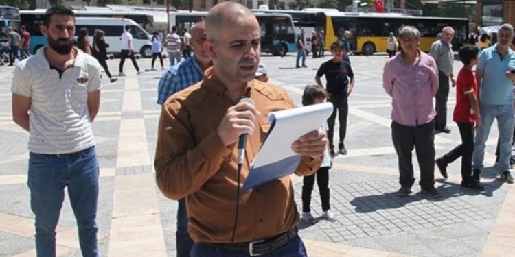 Tek kişilik eylem: ‘Vatandaş artık bir şey alamıyor, aç kalıyor’