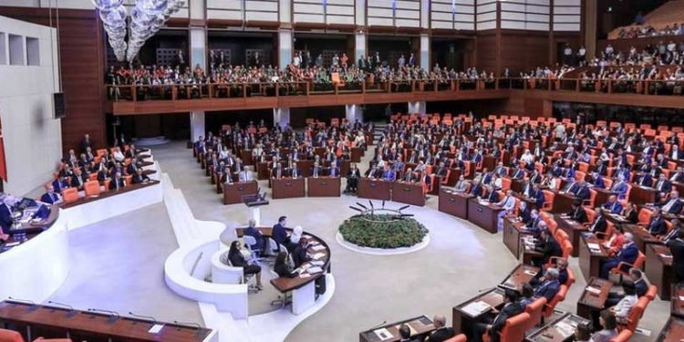 Tepkilere neden olan ve 'sansür yasası'nın TBMM’de görüşülmesi ertelendi