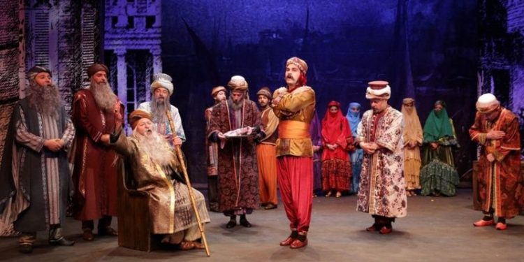 'Tiyatro tarihimizde bir ilk: Bakan yardımcısı provalara müdahale ediyor'