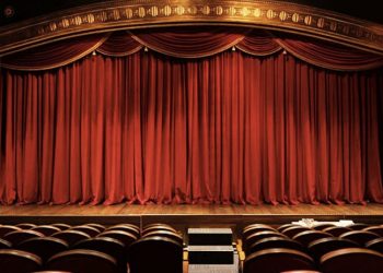 Tiyatroculardan örgütlenme çağrısı: Önümüzde çok karanlık bir süreç var