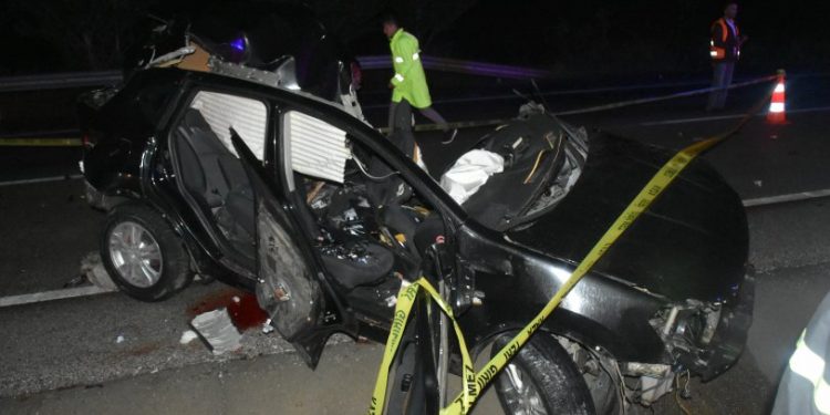 Tosya'da otomobil ile otobüs kafa kafaya çarpıştı: 2 ölü 16 yaralı