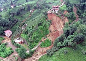 Trabzon'un y&uuml;zde 16'sı afet riski altında; 16 bin 392 yapı &ccedil;ok y&uuml;ksek tehlikeli alan kapsamında