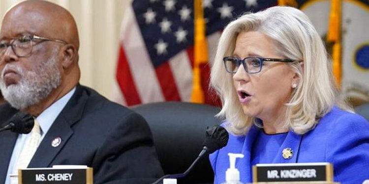 Trump Kongre baskını sırasında yardımcısı Pence'in 'asılmayı hakkettiğini' söylemiş