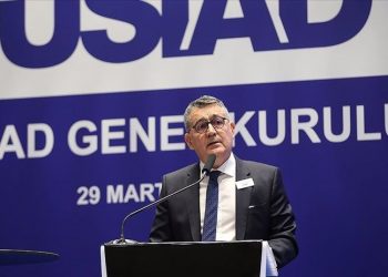 TÜSİAD Başkanı: Enflasyon üç haneye yükseliyor, fakirleşerek büyüyoruz