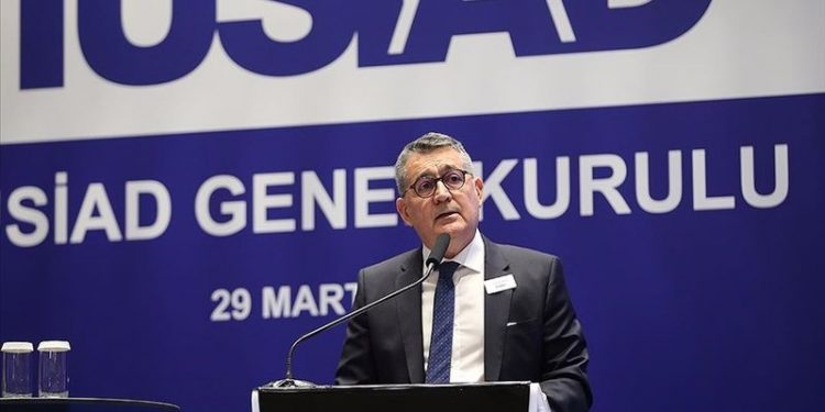 TÜSİAD Başkanı: Enflasyon üç haneye yükseliyor, fakirleşerek büyüyoruz