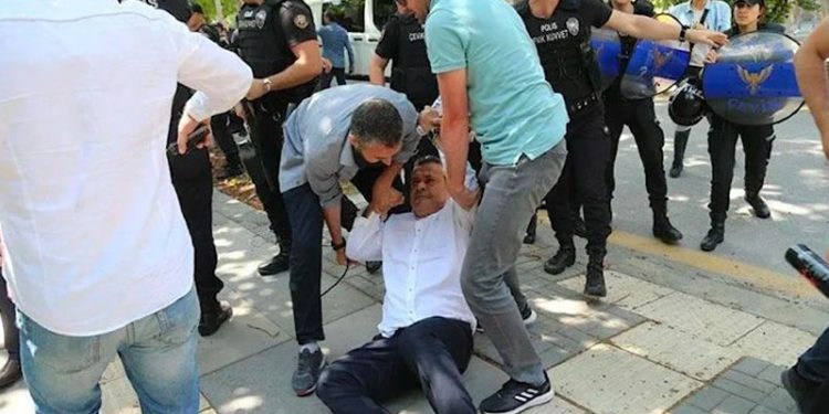 TÜİK önünde gözaltına alınan sendika başkanı: Düşük enflasyon açıklayarak dar gelirlinin elinden ekmeğini almaya çalışıyorlar