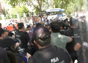 TÜİK’i protesto eden sendika üyelerine biber gazlı müdahale