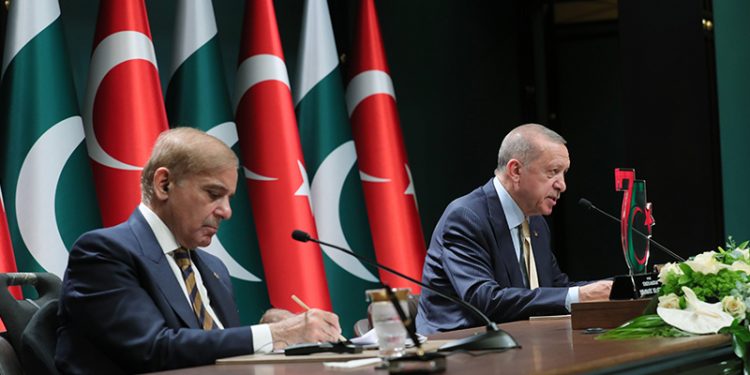 Türkiye ile Pakistan arasında 7 anlaşma imzalandı