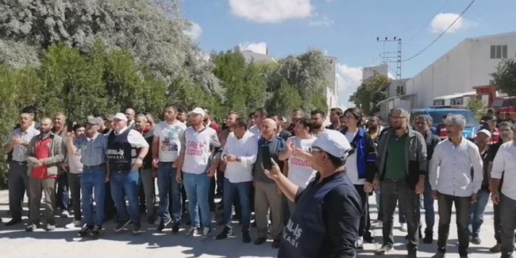 TİS görüşmeleri tıkandı, işçiler greve çıktı