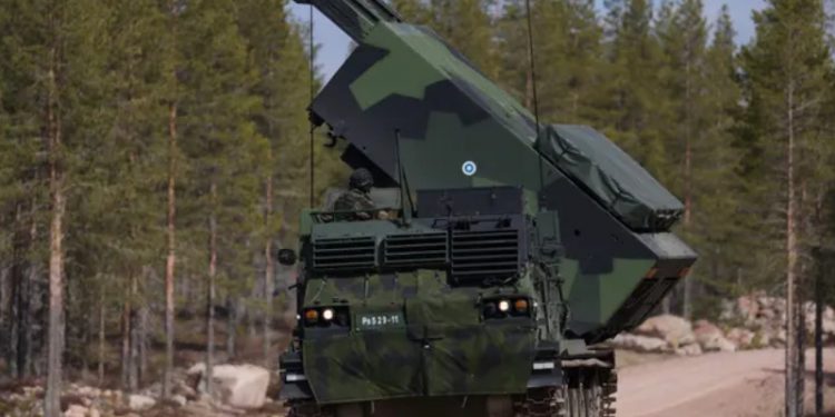 Ukrayna Batı'dan 300 roketatar, 500 tank ve bin tane obüs istedi