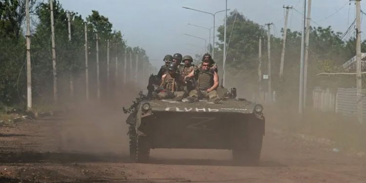 Ukrayna'da Reuters muhabirlerinin aracı vuruldu, şoför vefat etti