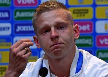 Ukraynalı Zinchenko, basın toplantısında gözyaşlarına boğuldu: Bütün dünyanın gerçeği bilmesi gerekiyor