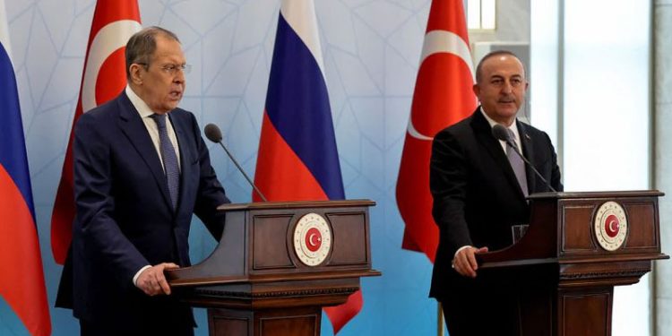 Ukraynalı gazeteci ile Rus Bakan Lavrov arasında hangi diyalog geçti?