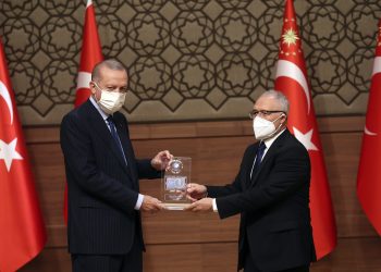 Yandaş yazar Selvi, Anayasa’yı askıya aldı: Millet isterse Erdoğan, dördüncü kez bile aday olabilir