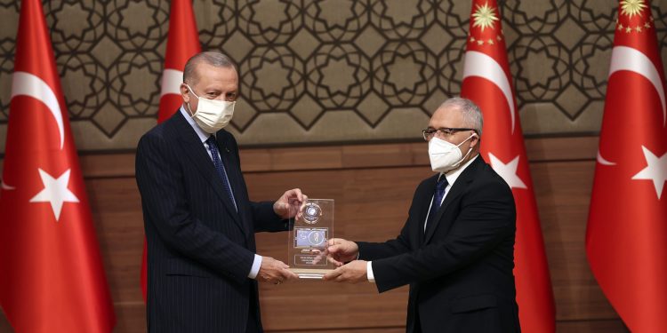 Yandaş yazar Selvi, Anayasa’yı askıya aldı: Millet isterse Erdoğan, dördüncü kez bile aday olabilir