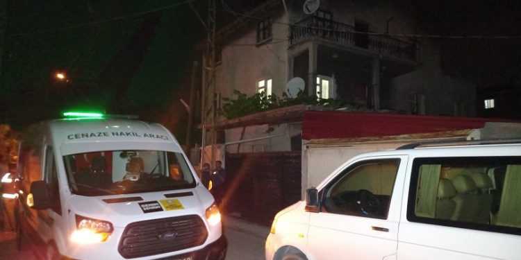 Yaşlı adam evinde bıçaklanarak öldürülmüş halde bulundu