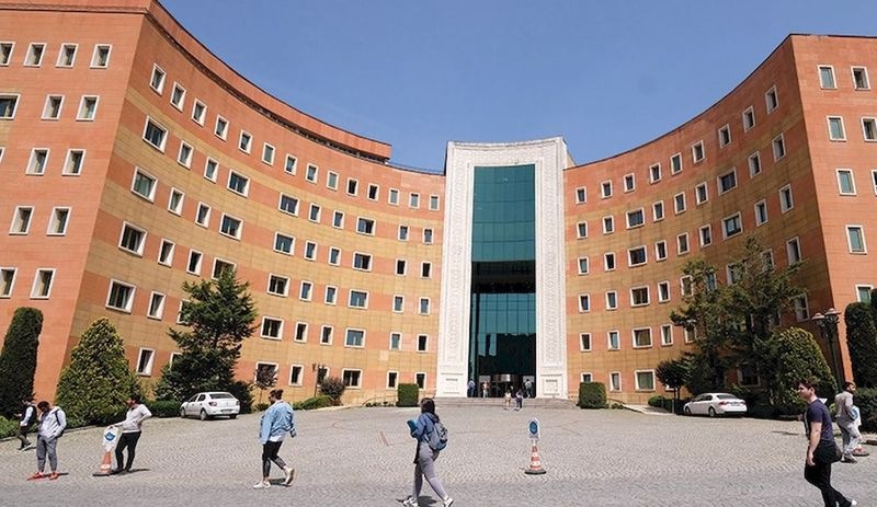 Yeditepe Üniversitesi'nde 'kılık kıyafet' talimatı: 'Çok açık yakalı bluz, kot pantolon ve tayt giymeyin'