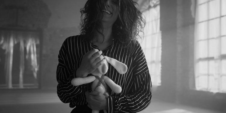 'Yiğidim Aslanım' İngilizce ağıt olarak yeniden düzenlendi: 'Ugly War'