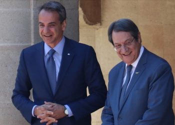 Yunanistan Başbakanı, Güney Kıbrıs Rum Yönetimi'nde Anastasiadis'le görüştü