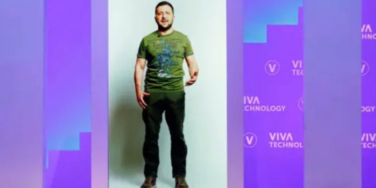 Zelenski, hologram olarak sahneye çıktı ve Star Wars'a atıfta bulundu: İmparatorluğu da yeneceğiz